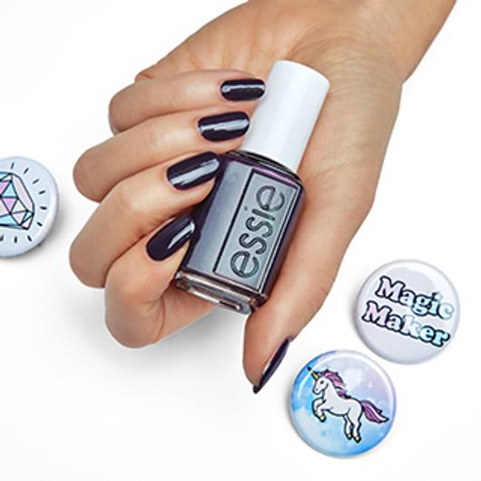 Dressed to the 90s (Essie Nail Polish)