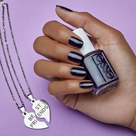 Dressed to the 90s (Essie Nail Polish)