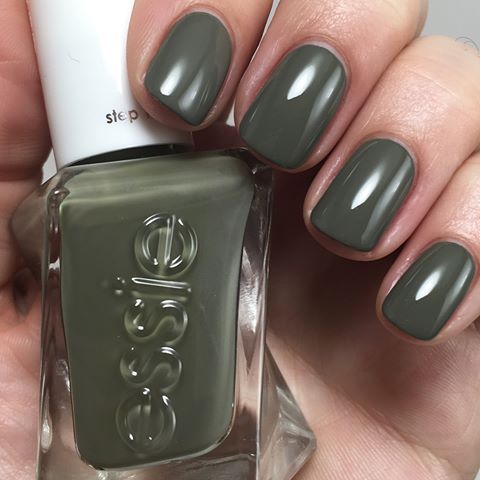 Mode du Jour (Essie Gel Couture Nail Polish)