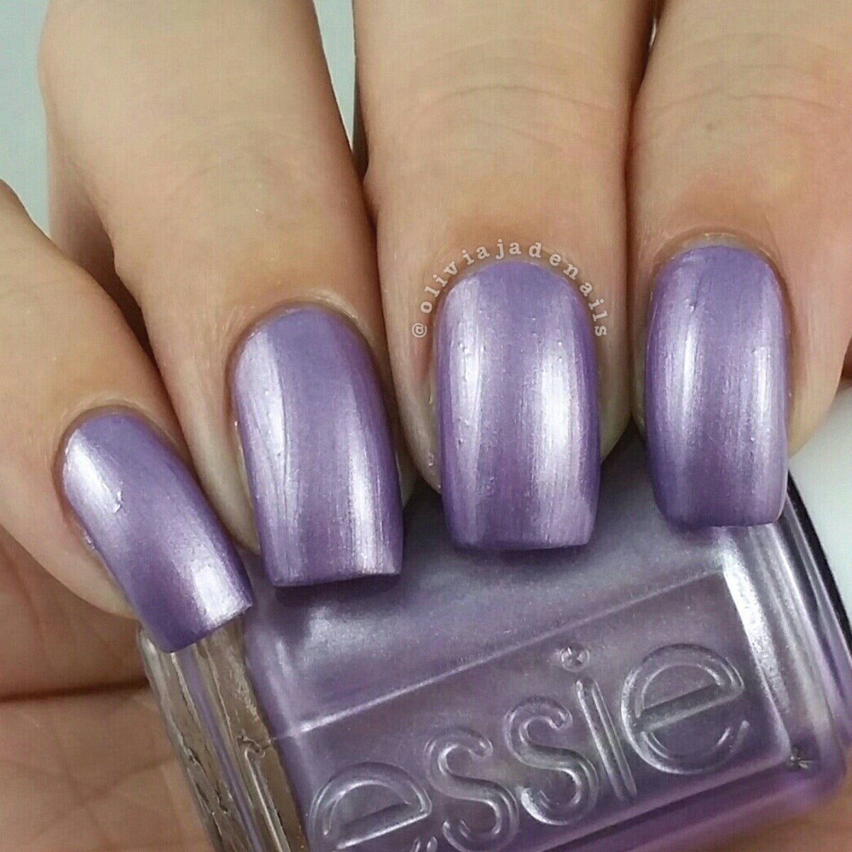 Violet Auction (Essie Nail Polish) - 13 ml
