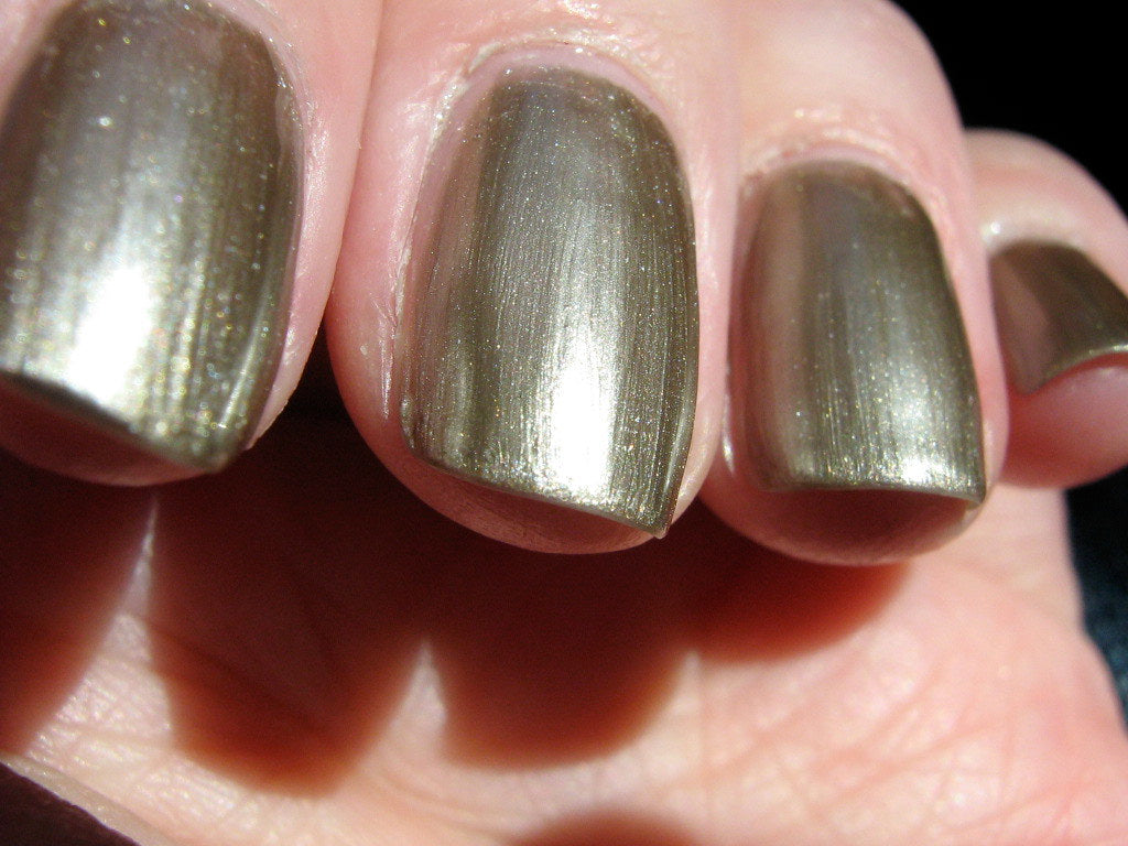 Steel-ing the Scene (Essie Nail Polish) - 13 ml