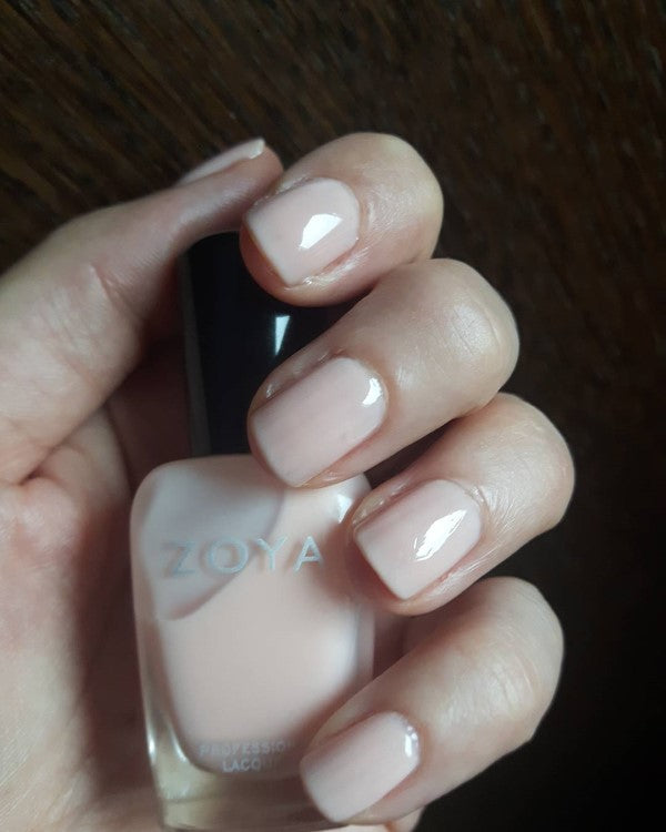 Sari (Zoya Nail Polish) - 15 ml