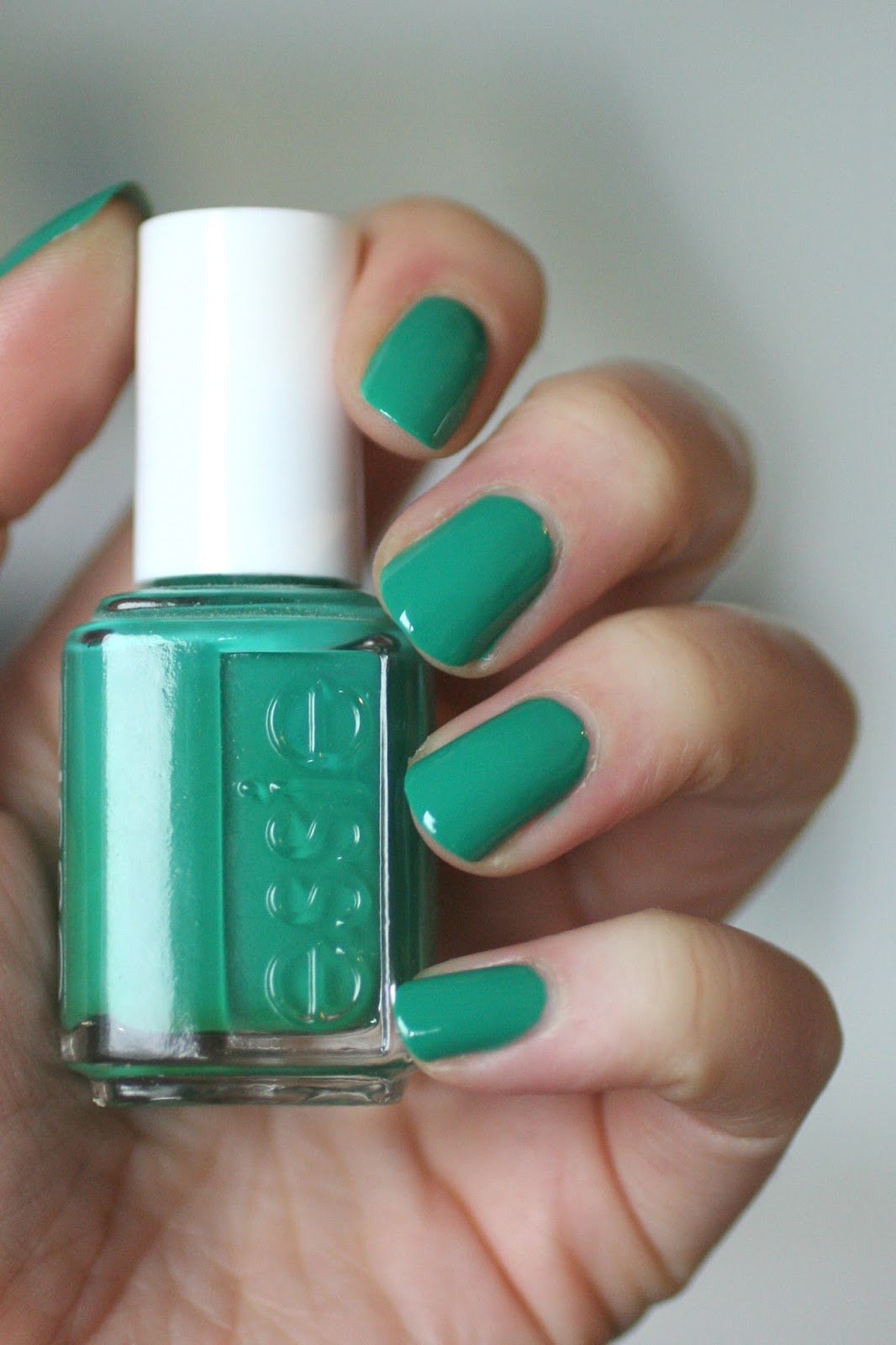 Ruffles & Feathers (Essie Nail Polish) - 13 ml
