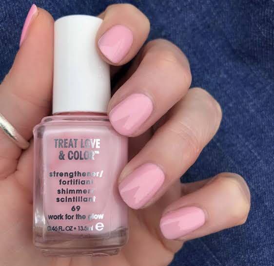 Work for the Glow (Essie Nail Polish) - 13 ml