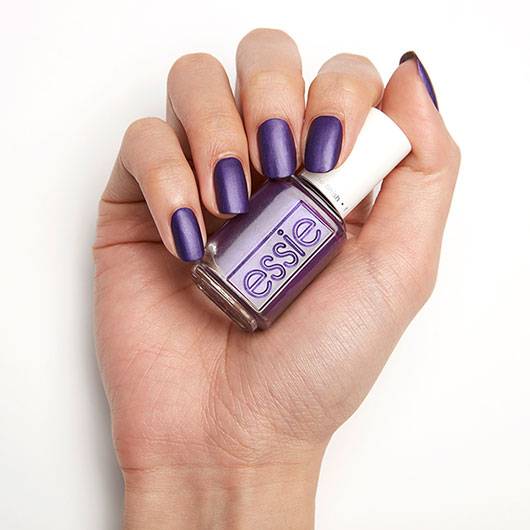 Hold 'Em Tight (Essie Nail Polish) - 13 ml