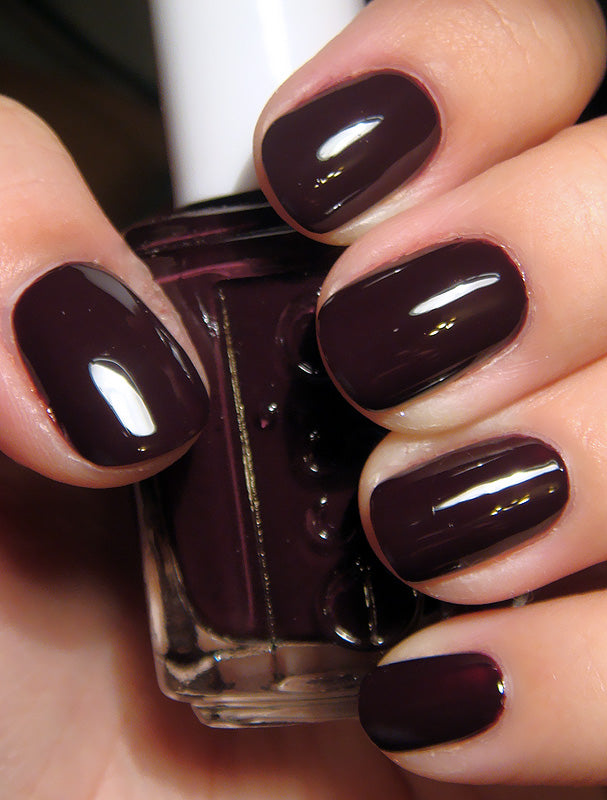 Velvet Voyeur (Essie Nail Polish) - 13 ml