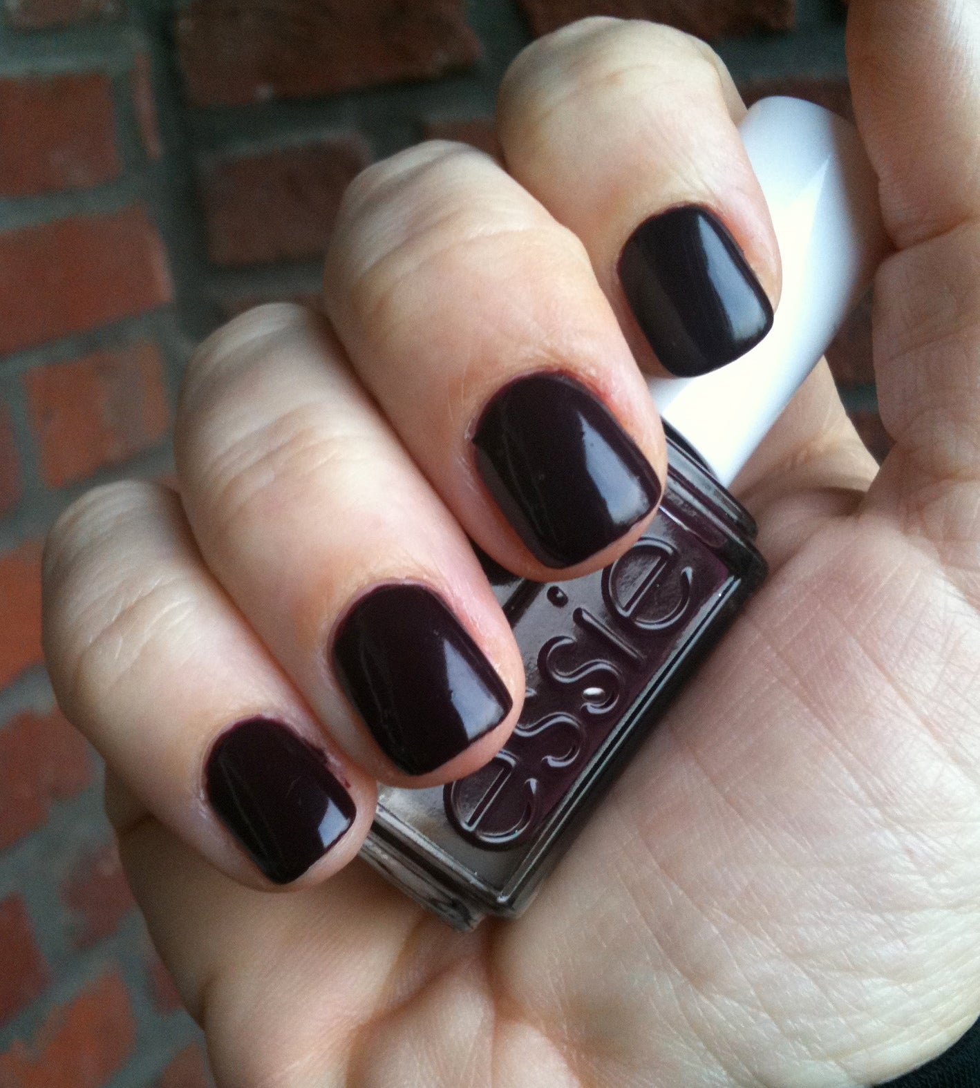 Velvet Voyeur (Essie Nail Polish) - 13 ml